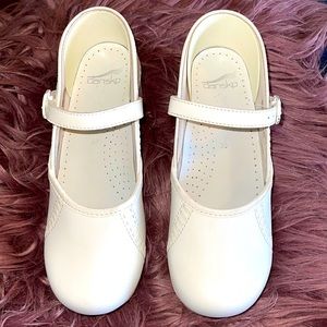 Dansko Mary Jane Clogs White size 39 8.5-9